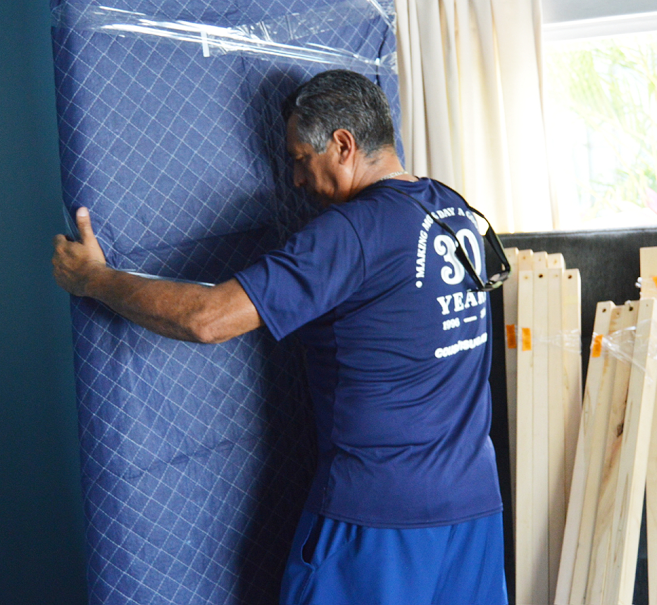 Cousins mover with covered mirror